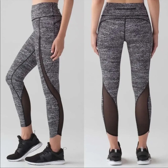 Lululemon Pace Perfect 7/8 Tight in Air Time White Black Size‎ 4 - Picture 1 of 9